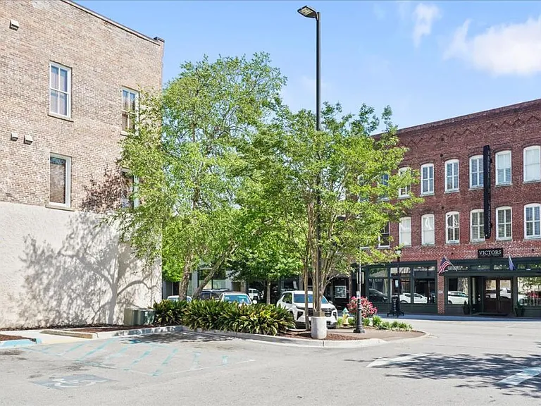 127H W Evans St — Photo 20