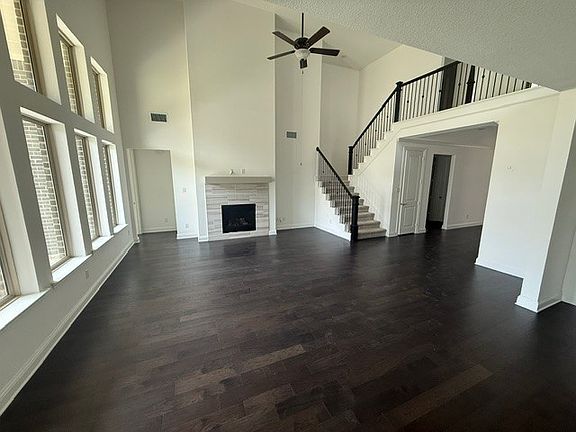 5th image of 2804 Walker Way