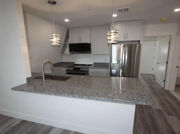 525 E Broadway #3, Boston, MA 02127