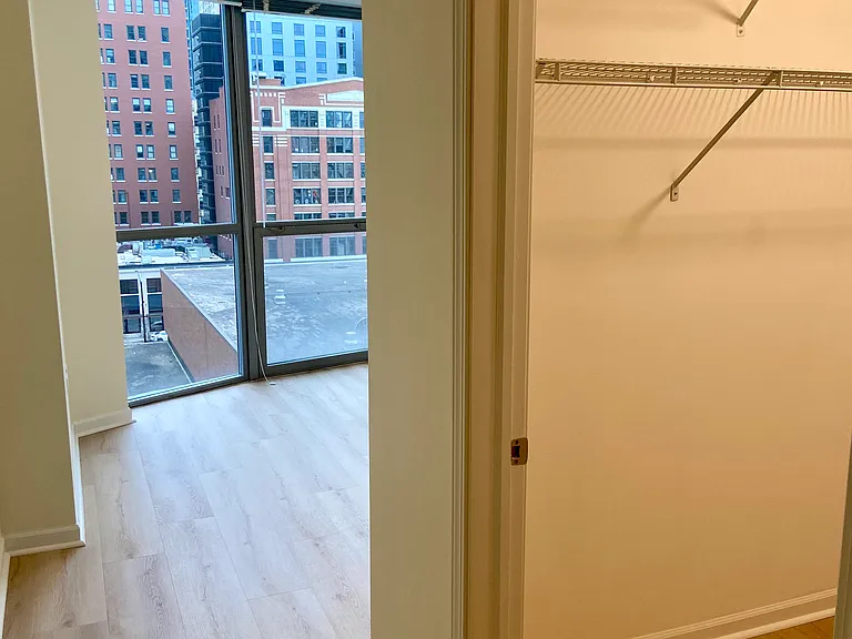 600 N Dearborn St #812 — Photo 16