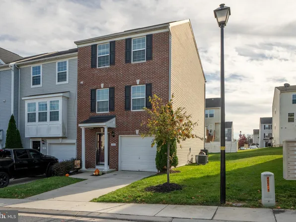 38 Wayside Ct, Falling Waters, WV 25419