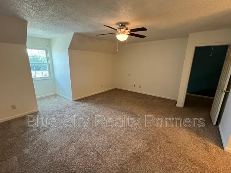2119 Silverbrook Dr — Photo 12
