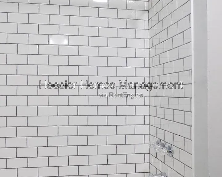 2035 E 43rd St — Photo 15