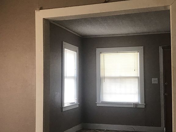 3rd image of 4519 Chestnut Ave