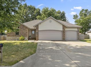 406 W Cherokee Path, Clever, MO 65631