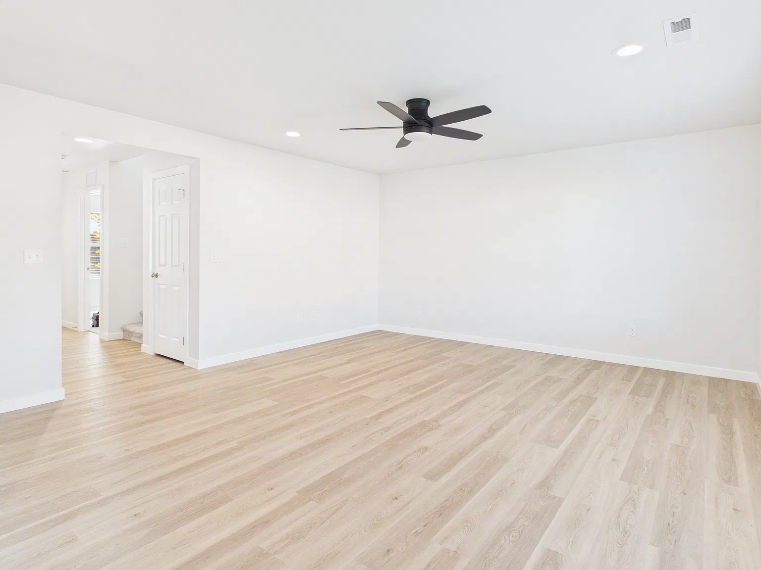 4 bed, 2.5 bath, 1893 sqft, $2,600 — Photo 4