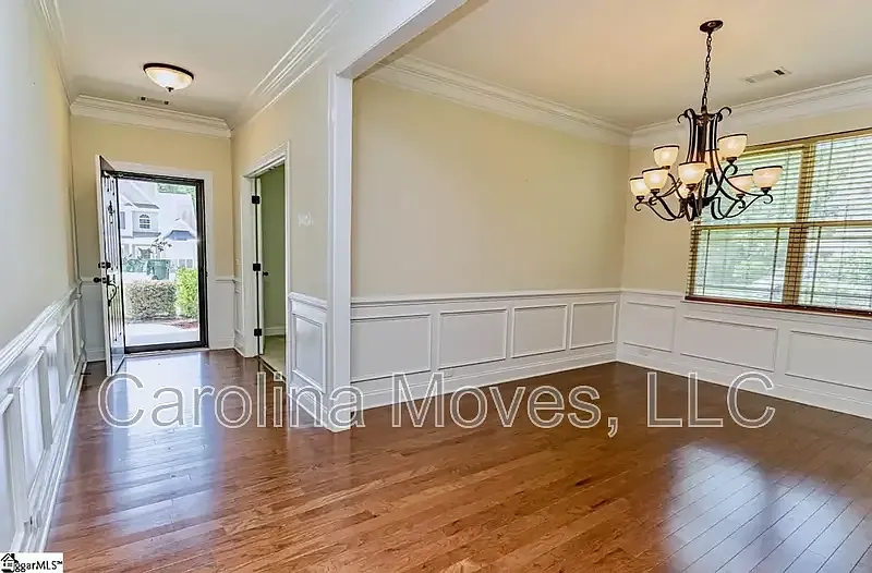 5 bed, 3.0 bath, 3253 sqft, $2,995 — Photo 2