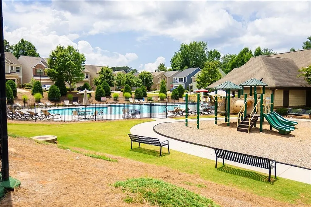 4 bed, 3.0 bath, 2377 sqft, $2,900 — Photo 2
