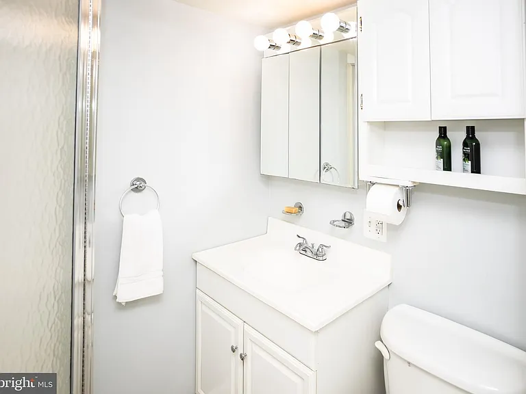 1207 N Livingston St — Photo 30