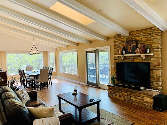Living/dining room: Bright and large open space