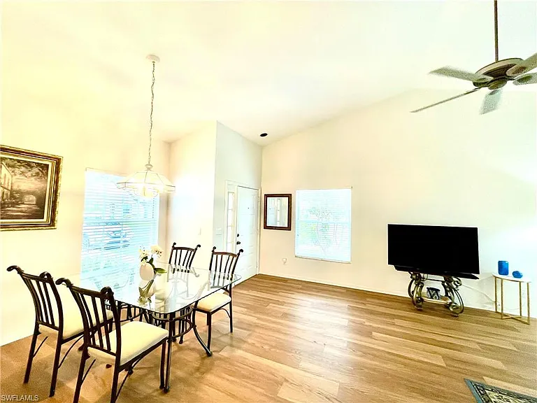685 Windsor Sq #101 — Photo 13