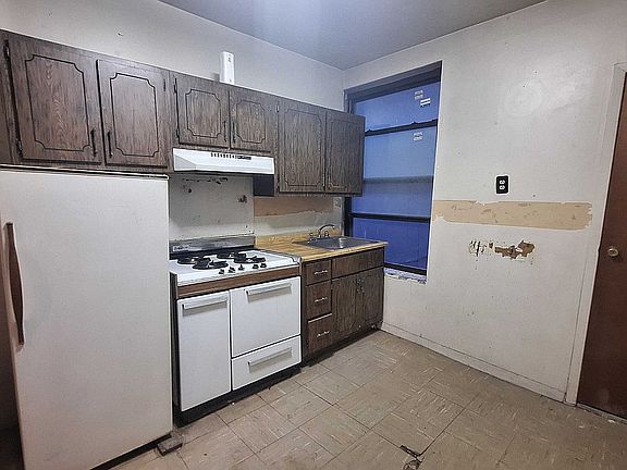 2nd image of 114 E 98th St APT 2E