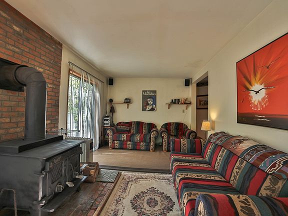4th image of 11019 Meadow Ln