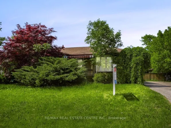 474 Seaton Dr, Oakville, ON L6L 3Y5