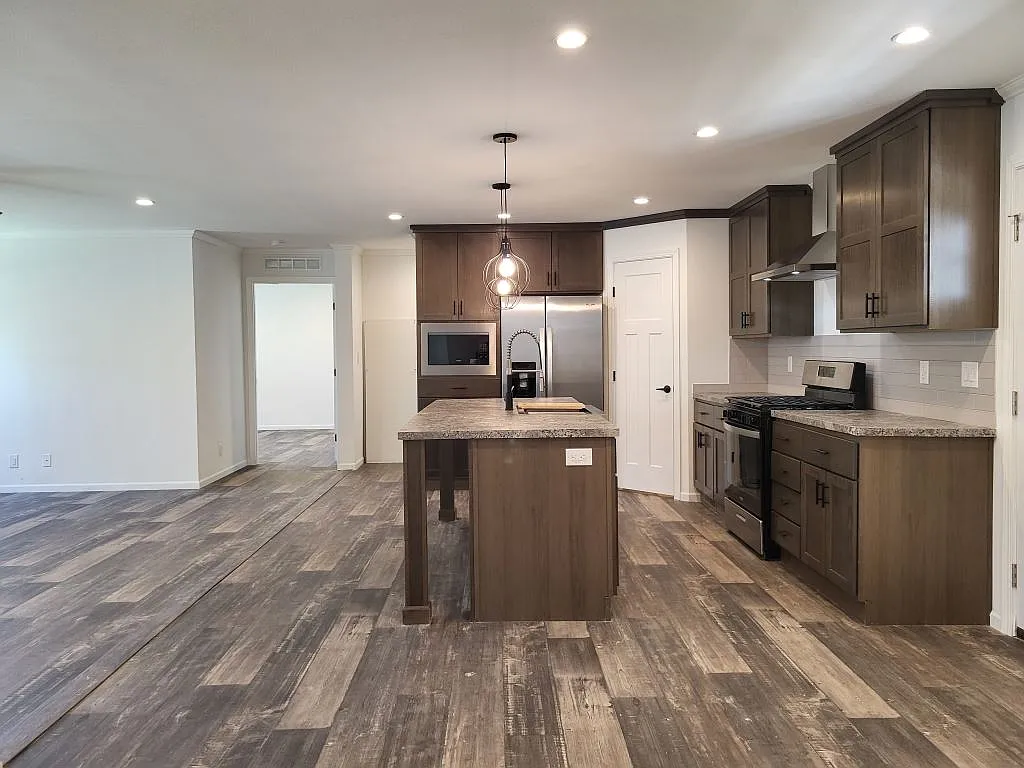 3 bed, 2.5 bath, 1460 sqft, $2,000 — Photo 2