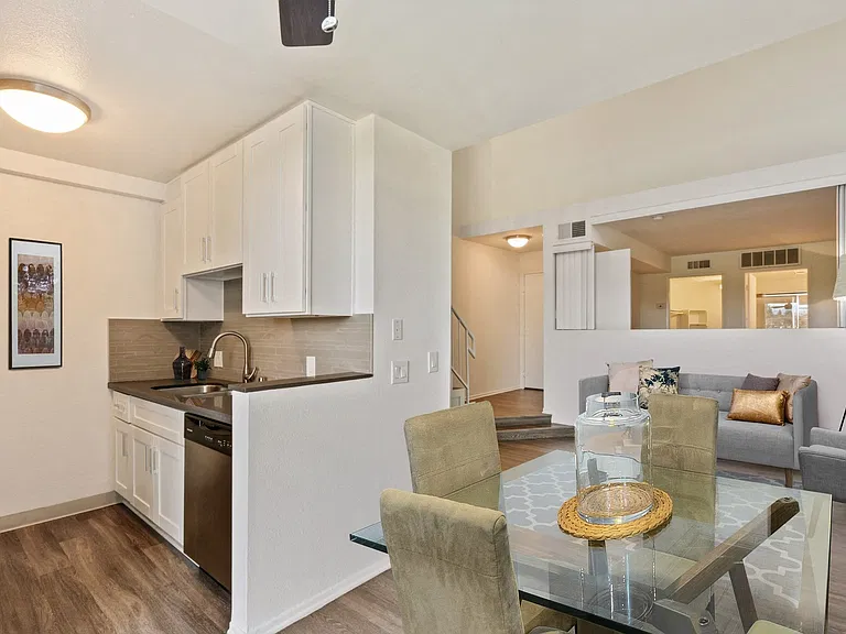 Park Overland Apartments — Photo 22
