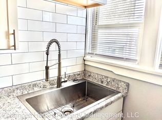 406 Oak St APT 2, Davenport, IA 52802