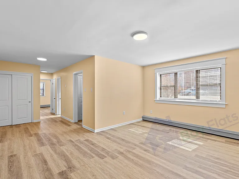 22645 Washington St #3 — Photo 2