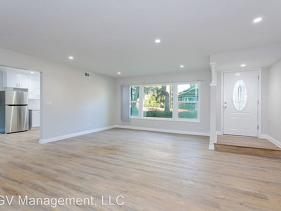2nd image of 585 N Hill Ave APT 1