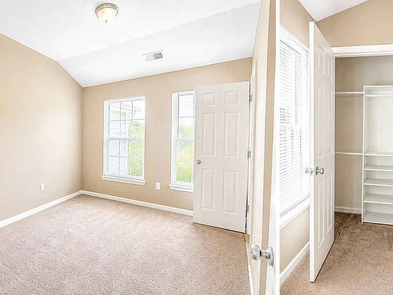15808 Robinson St — Photo 17