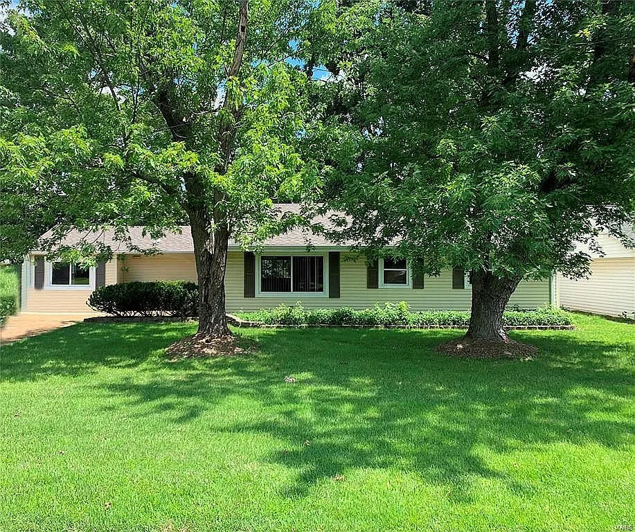 2710 Westlawn St photo 1