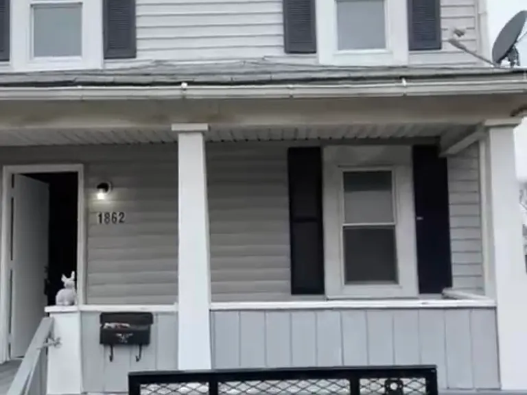 1862 Reid Ave — Photo 1