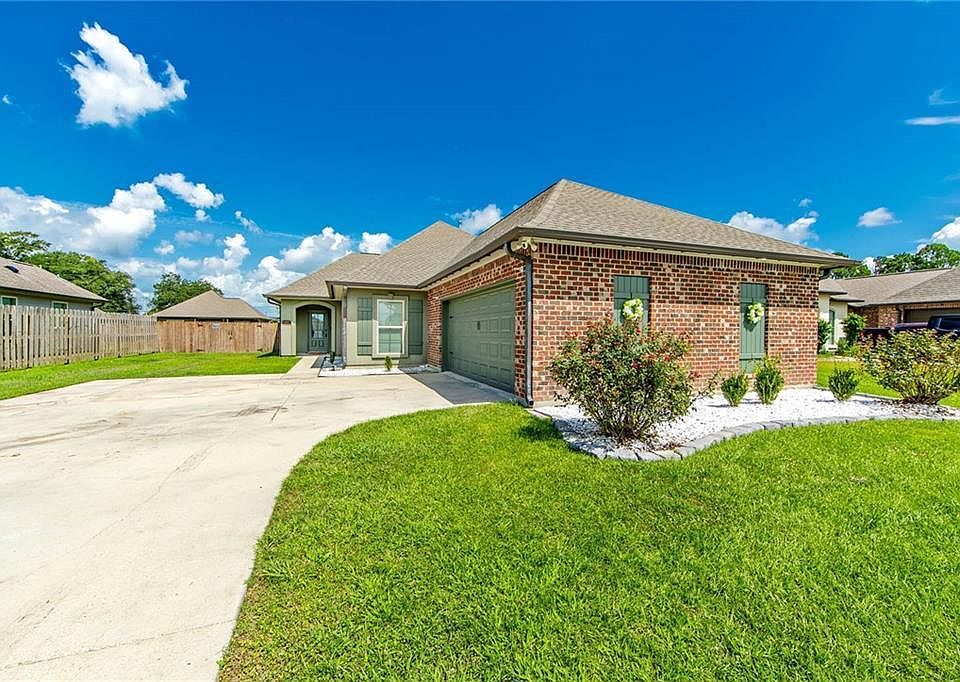 1st image of 151 Crescent Estates Dr