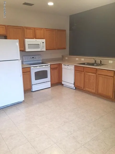 3 bed, 2.0 bath, 1781 sqft, $1,875 — Photo 3