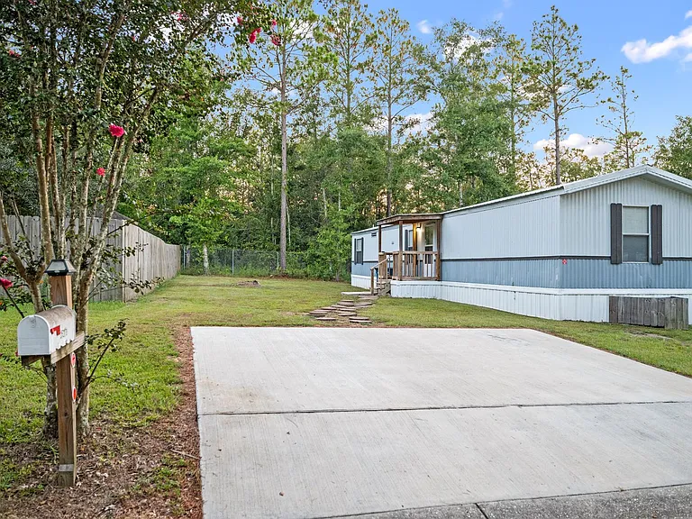 25270 Pompano Dr — Photo 2