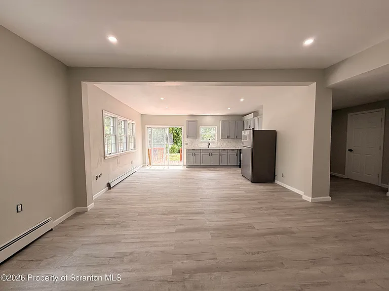 129-131 S Bromley Ave #FRONT — Photo 10