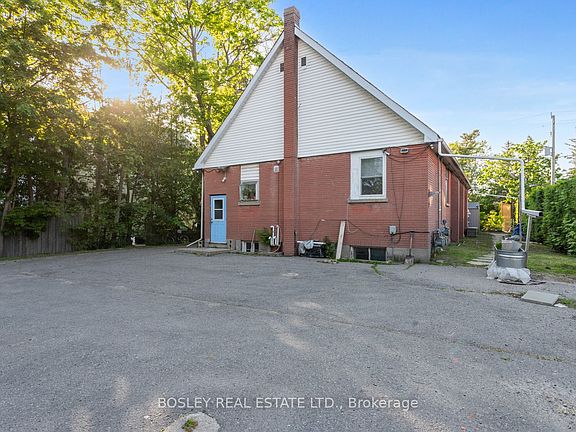 4th image of 131 King St E