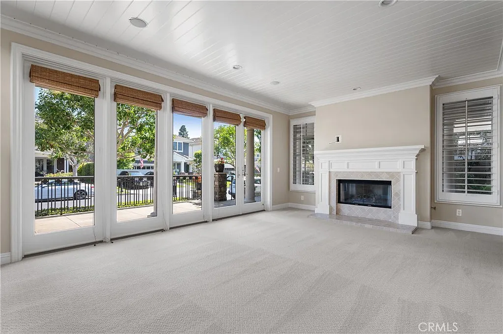 3 bed, 2.5 bath, 2476 sqft, $11,000 — Photo 3