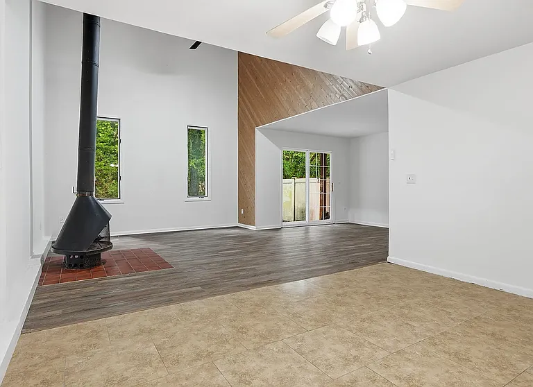 307 Cutty Ct — Photo 12