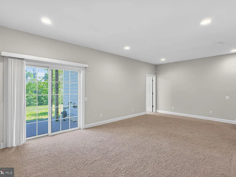 25450 Hopton House Ter — Photo 35