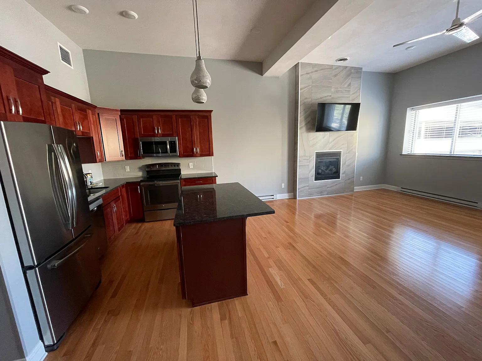 1 bed, 1000 sqft, $1,650 — Photo 3