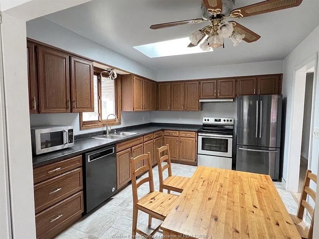 3 bed, $2,400 — Photo 4