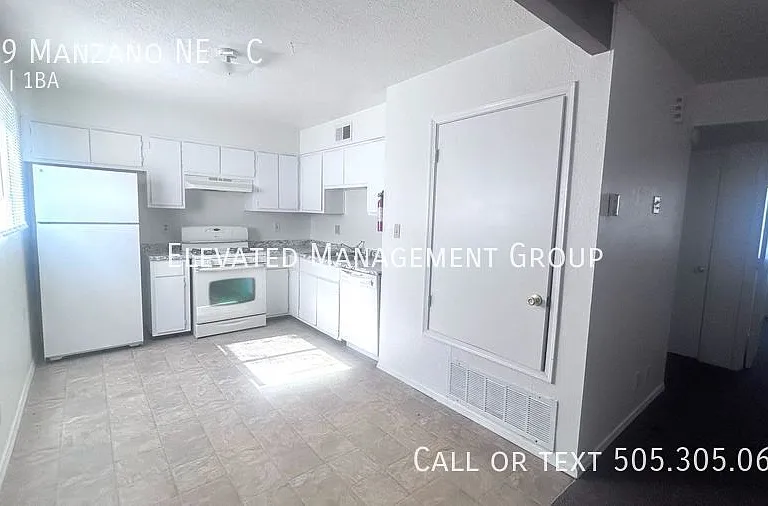 149 Manzano St NE #C — Photo 1