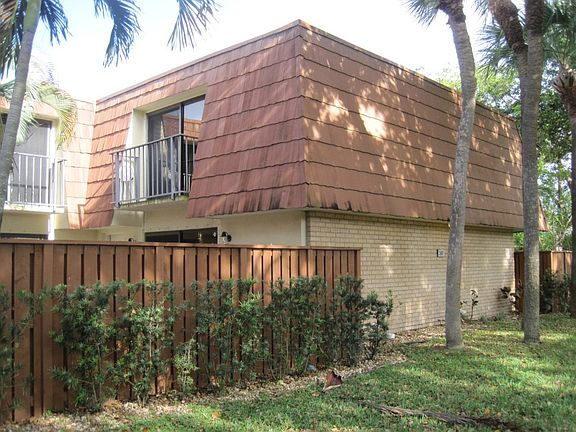 2nd image of 503 Live Oak Ln