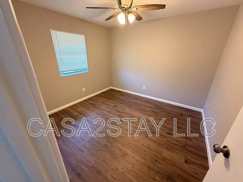 2 bed, 1.0 bath, $750 — Photo 4