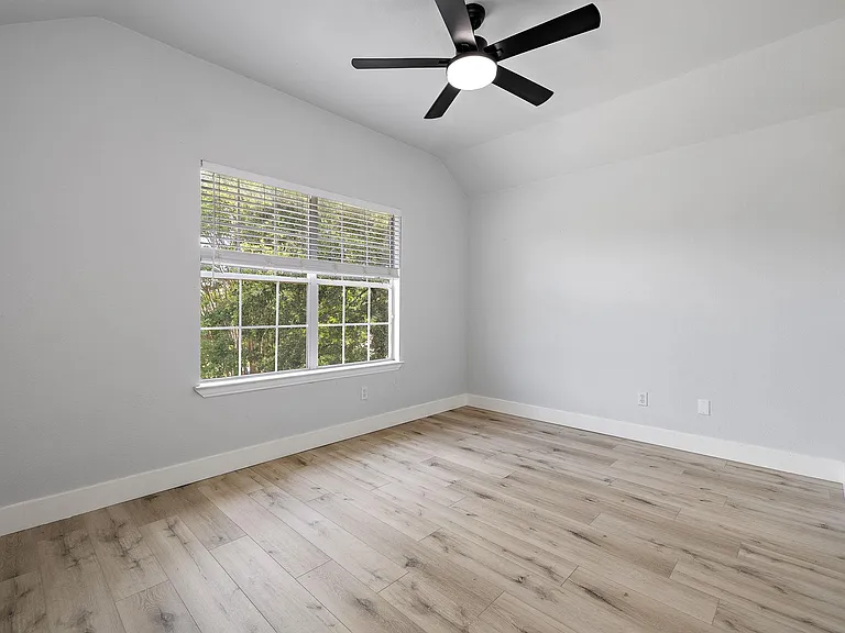 502 Sherwood Ct — Photo 18