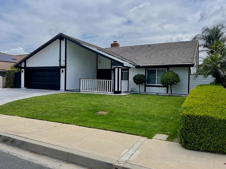 3303 Sawtooth Ct — Photo 30