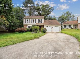 8423 Hunt Valley Dr, Vienna, VA 22182