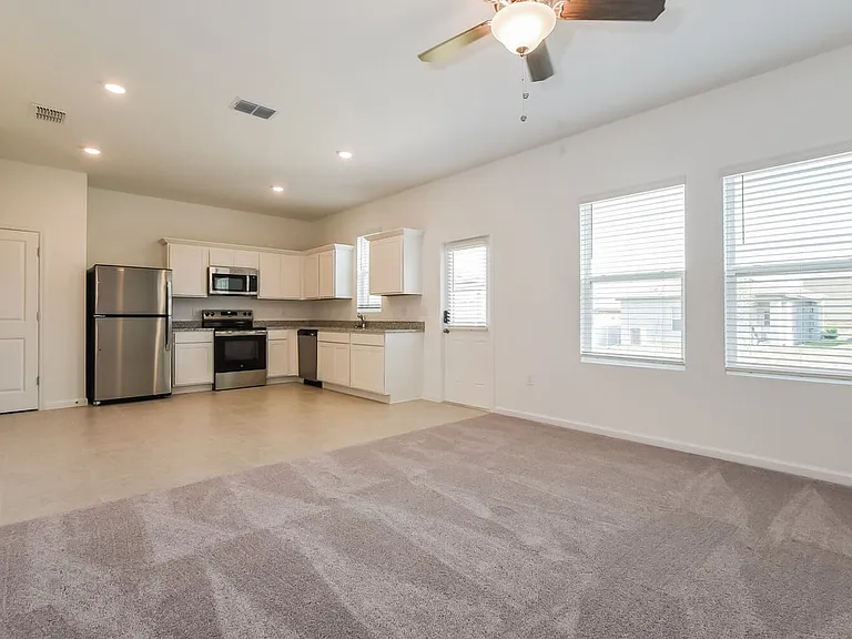 2042 Hemingway Cir — Photo 6