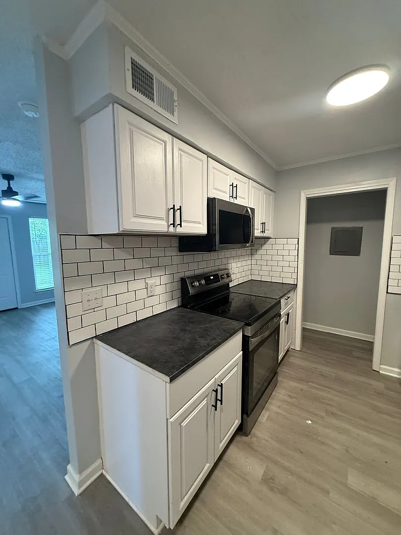 DM 8225 Ned Ave — Photo 2