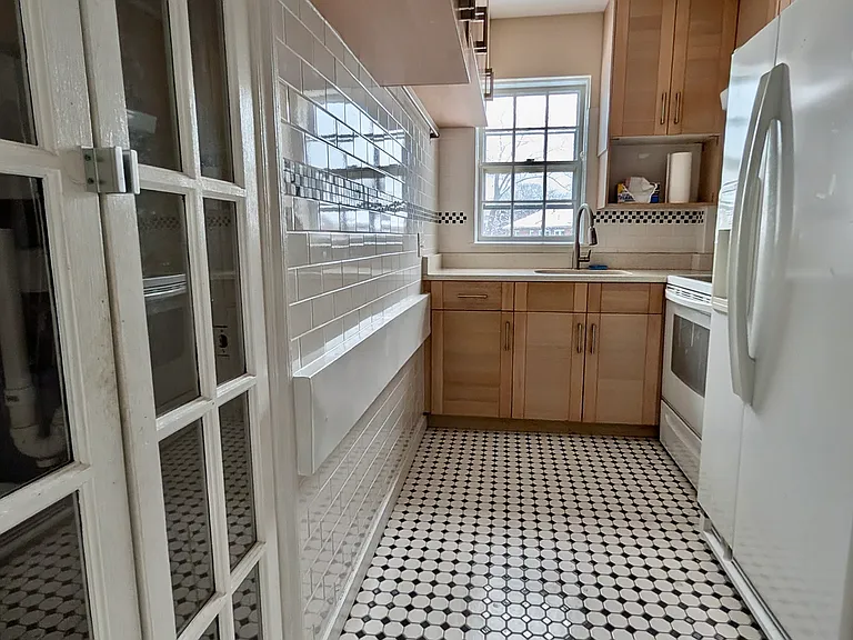 17 Hammond Pond Pkwy #4 — Photo 7