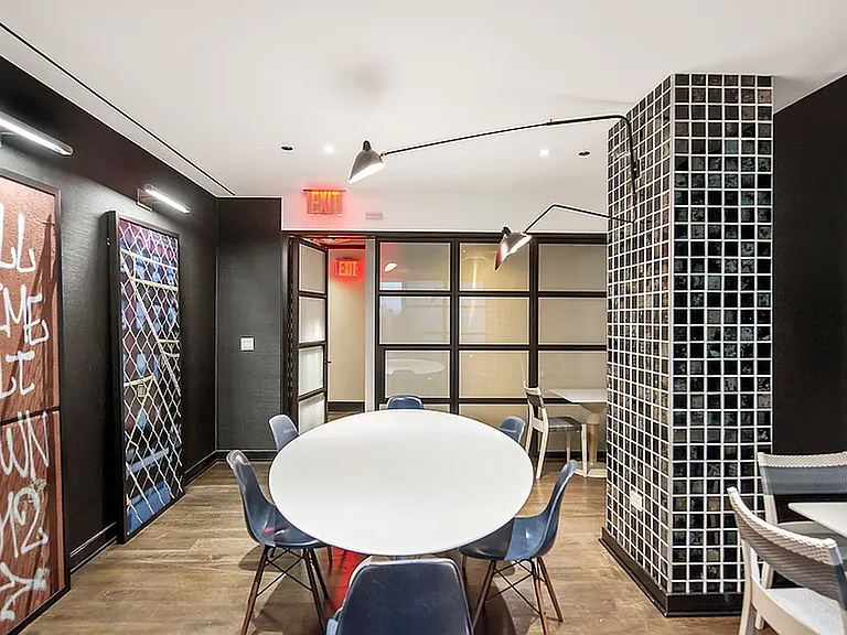 211 E 13th St #4J — Photo 20