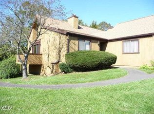 374 Piute Ln #B, Stratford, CT 06614
