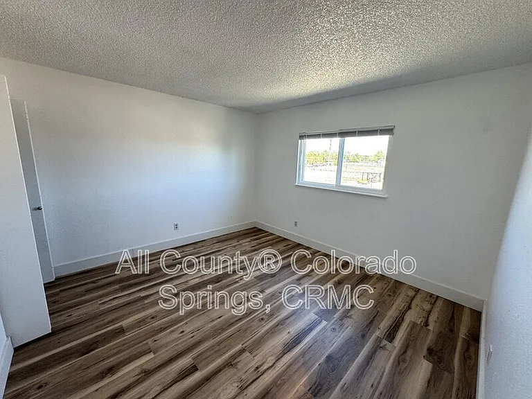 6676 Provincial Dr — Photo 8