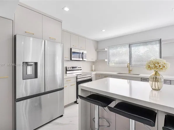 451 SW 38th Ter, Fort Lauderdale, FL 33312