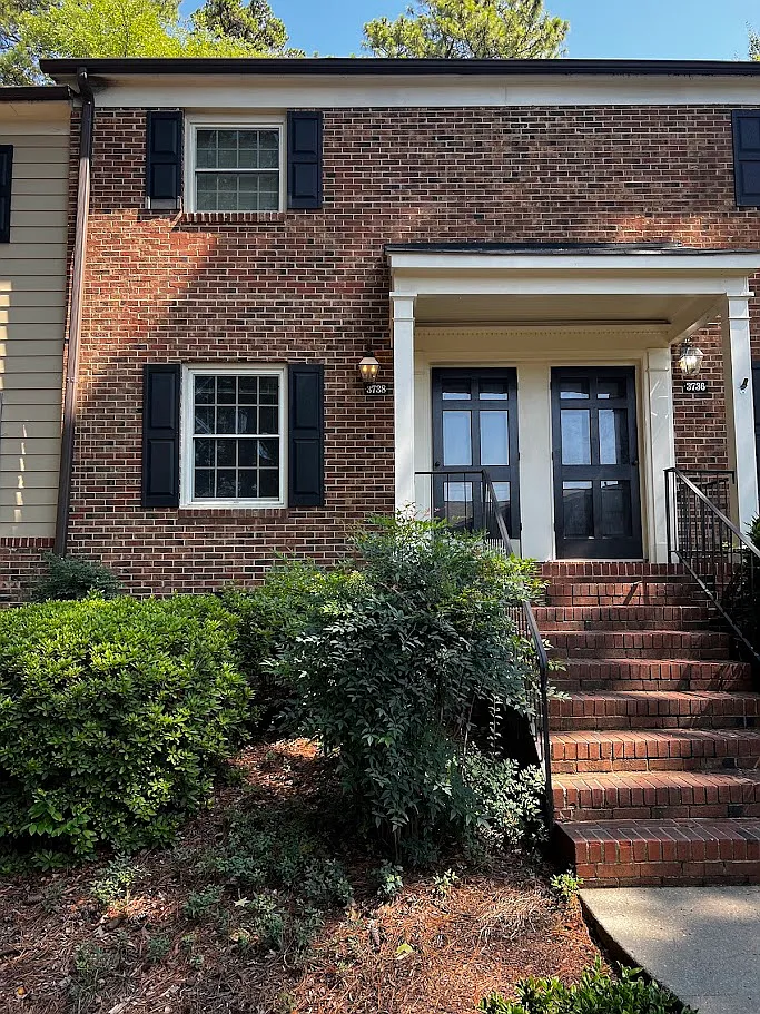 3 bed, 1.5 bath, 1306 sqft, $1,995 — Photo 2